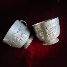 2 Tassen aus Zinn, Art Deco /